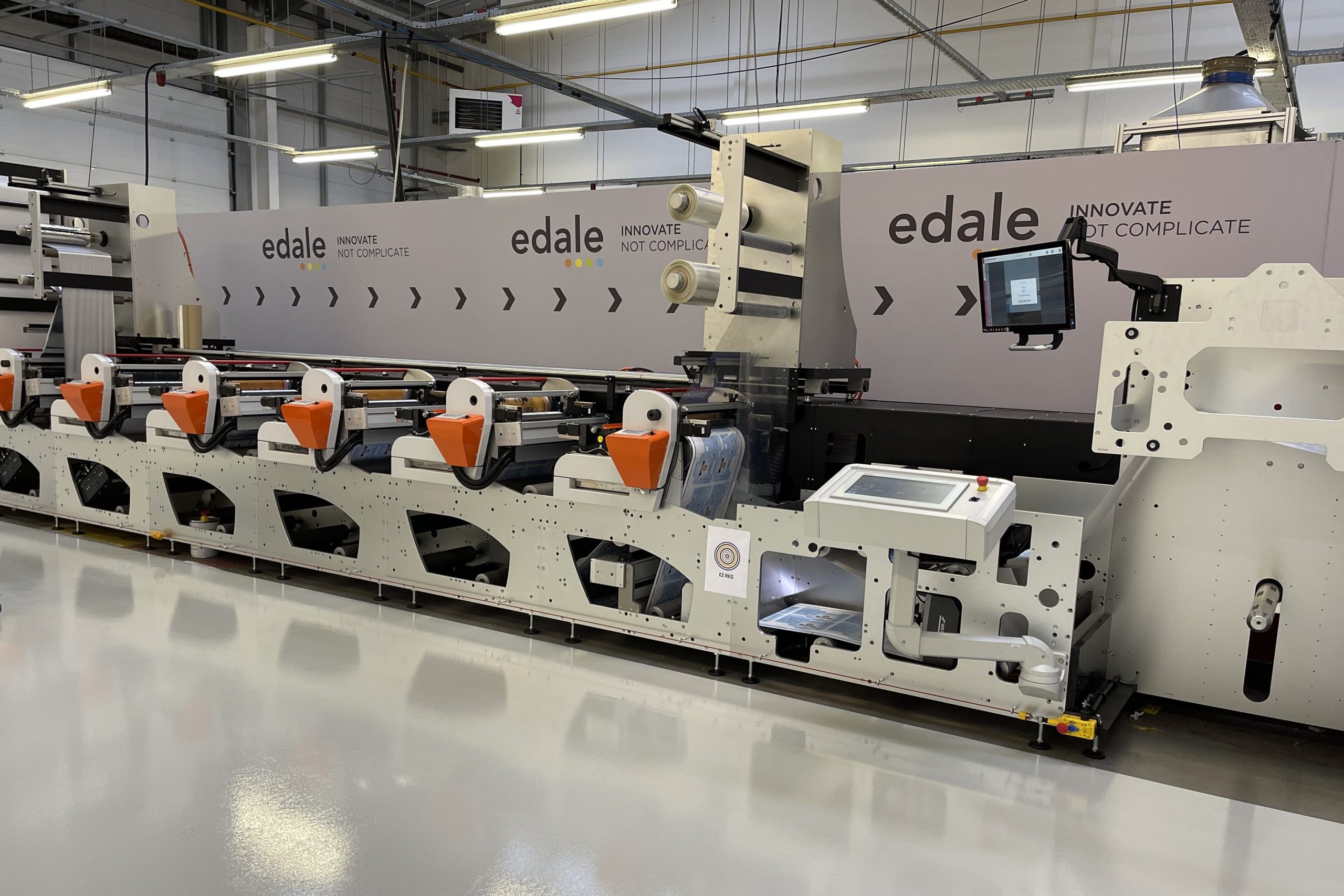 Jednoprzebiegowa linia do produkcji kartonów Edale FL5